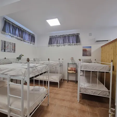 El Castillo بيت شباب