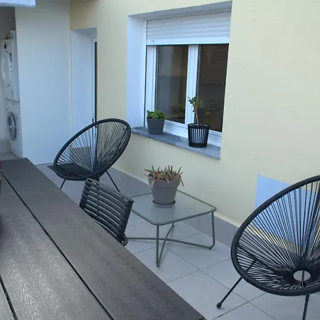 بيت شباب El Castillo *