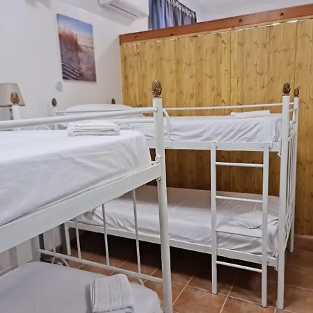 El Castillo بيت شباب ساريا